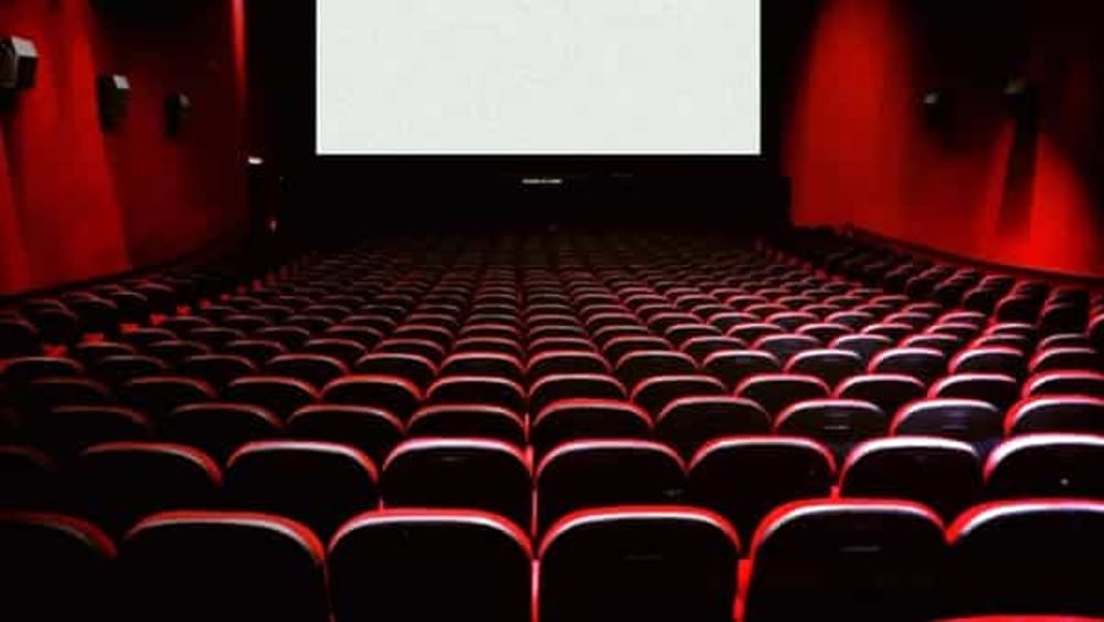 Barbuti e Iperion: il cinema all’aperto va al teatro all’aperto