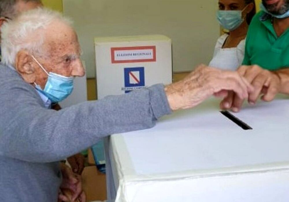 Curiosità, ultracentenario alle urne: nonno Felice non rinuncia al voto