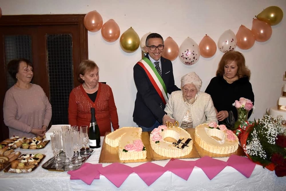 Cento candeline per nonna Rosa: festa grande a Trentinara