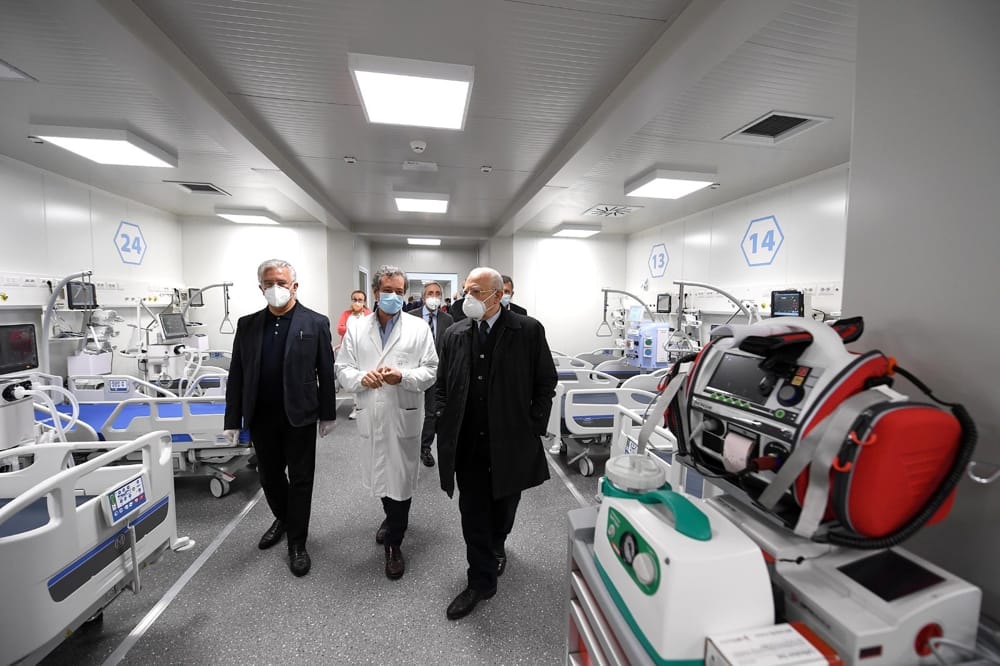 De Luca e Napoli al Ruggi: “Il Covid Hospital è pronto, rispettiamo tutti le regole”