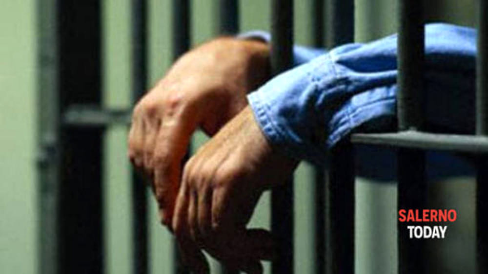 Denudato e in una cella isolata, la denuncia di un detenuto di Scafati