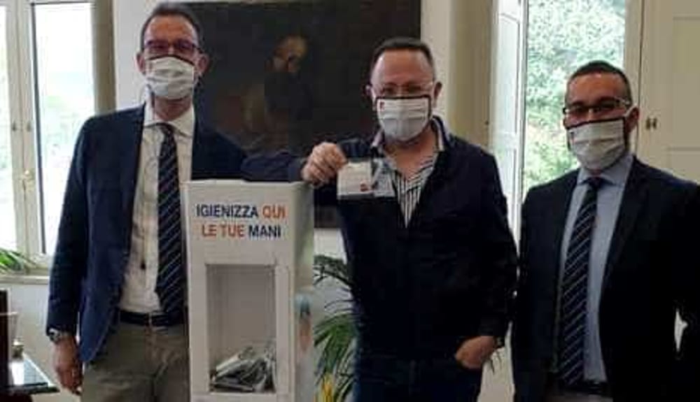 Fase 2 a Pellezzano, imprenditore dona porta disinfettanti e mascherine