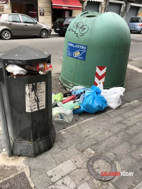 Rifiuti, micro discariche a Pastena: la denuncia dei residenti