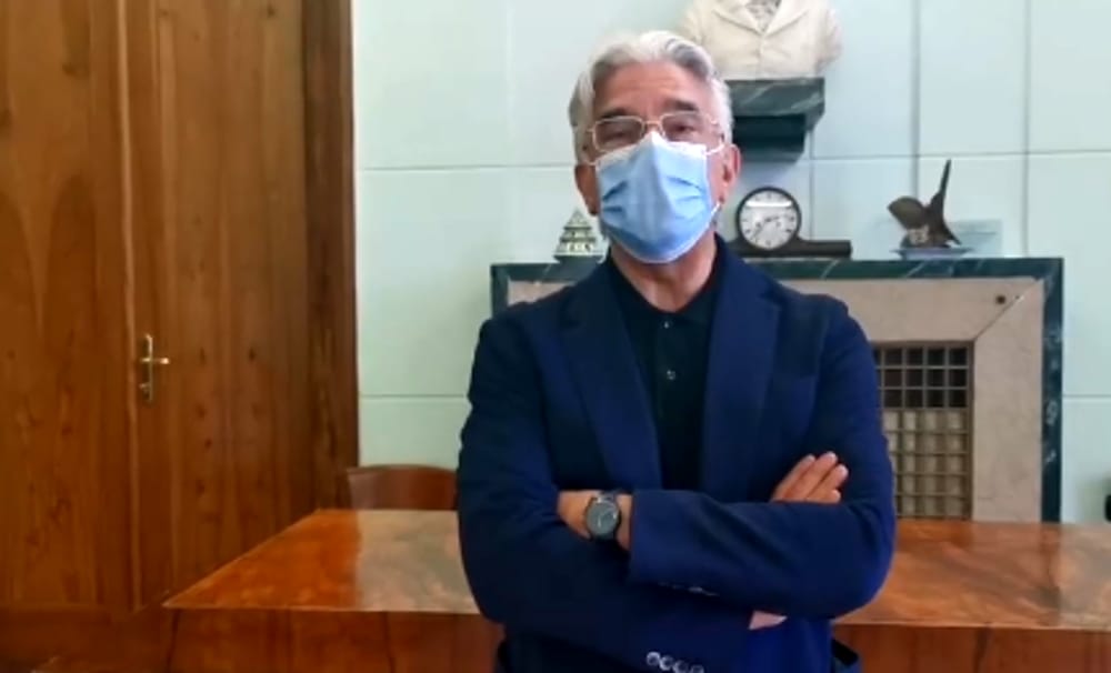 Assembramenti e uso non corretto delle mascherine, il sindaco Napoli: “Così non va”