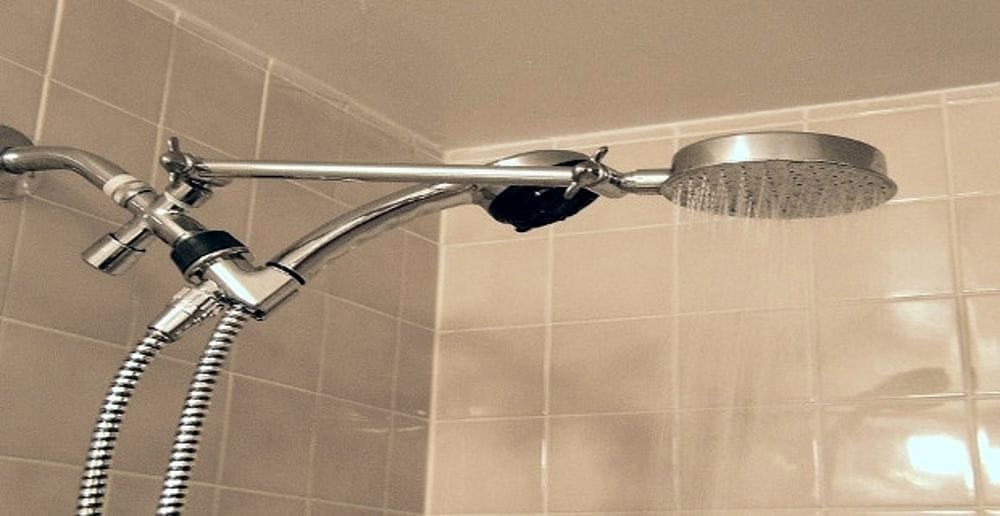 Ragazza muore folgorata sotto la doccia: indagato l’autore dell’impianto elettrico
