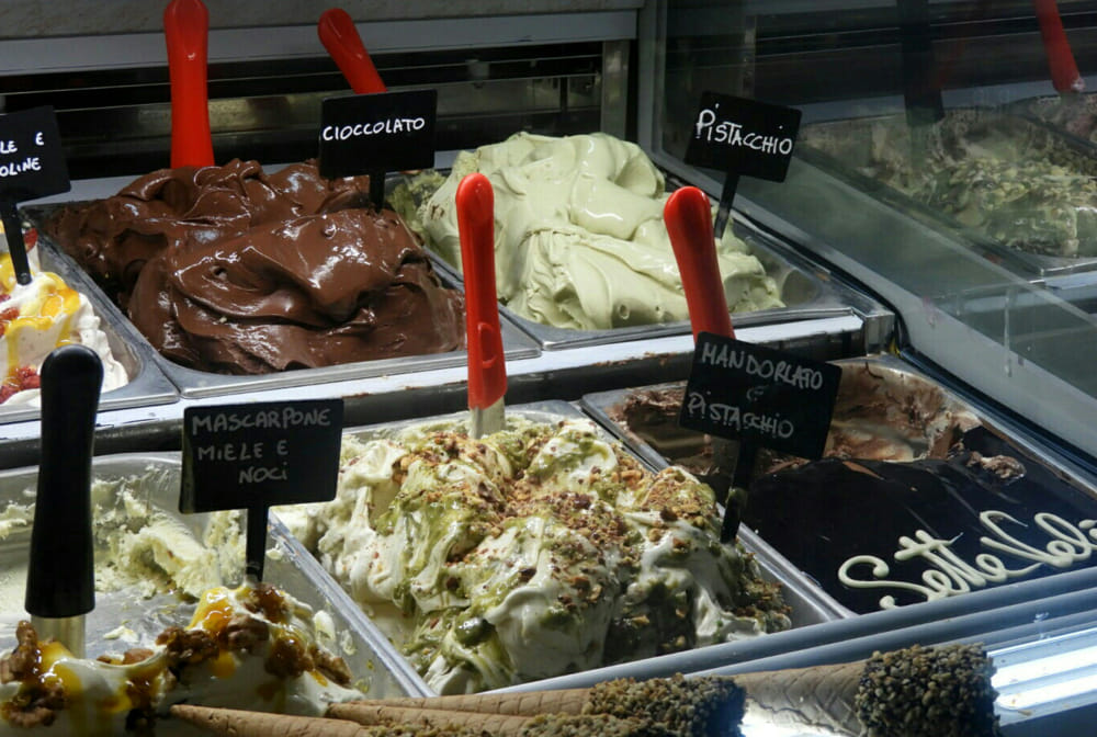 L’estate è arrivata: tutti a rinfrescarsi con il gelato, la mappa del gusto a Salerno