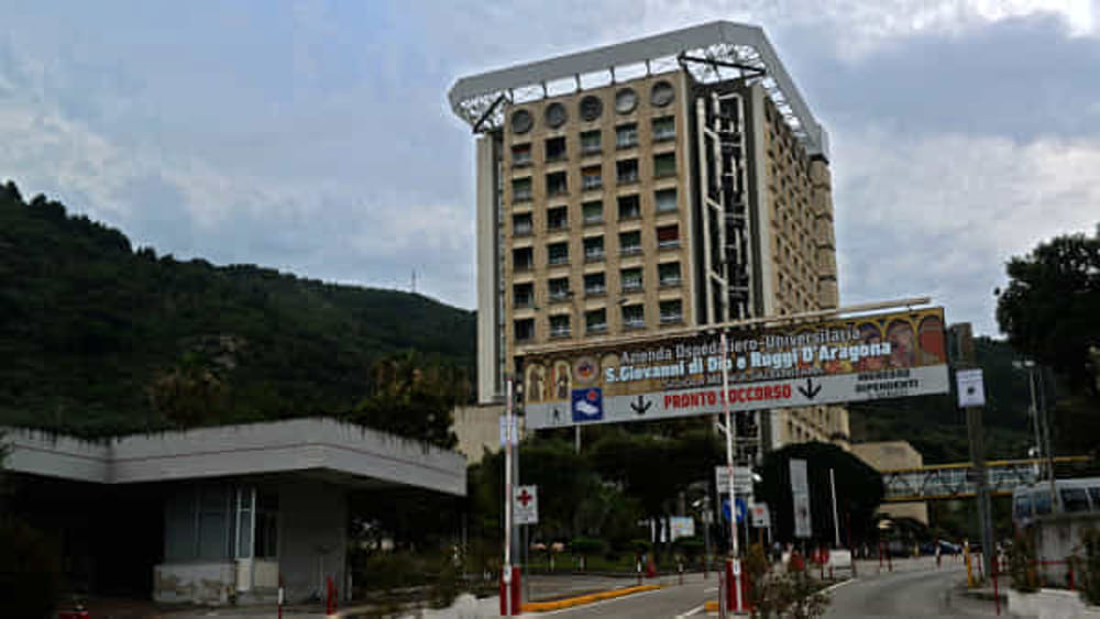 Primario sospeso a Salerno, i legali: “Nessun abuso sessuale, ma atti di natura medica”