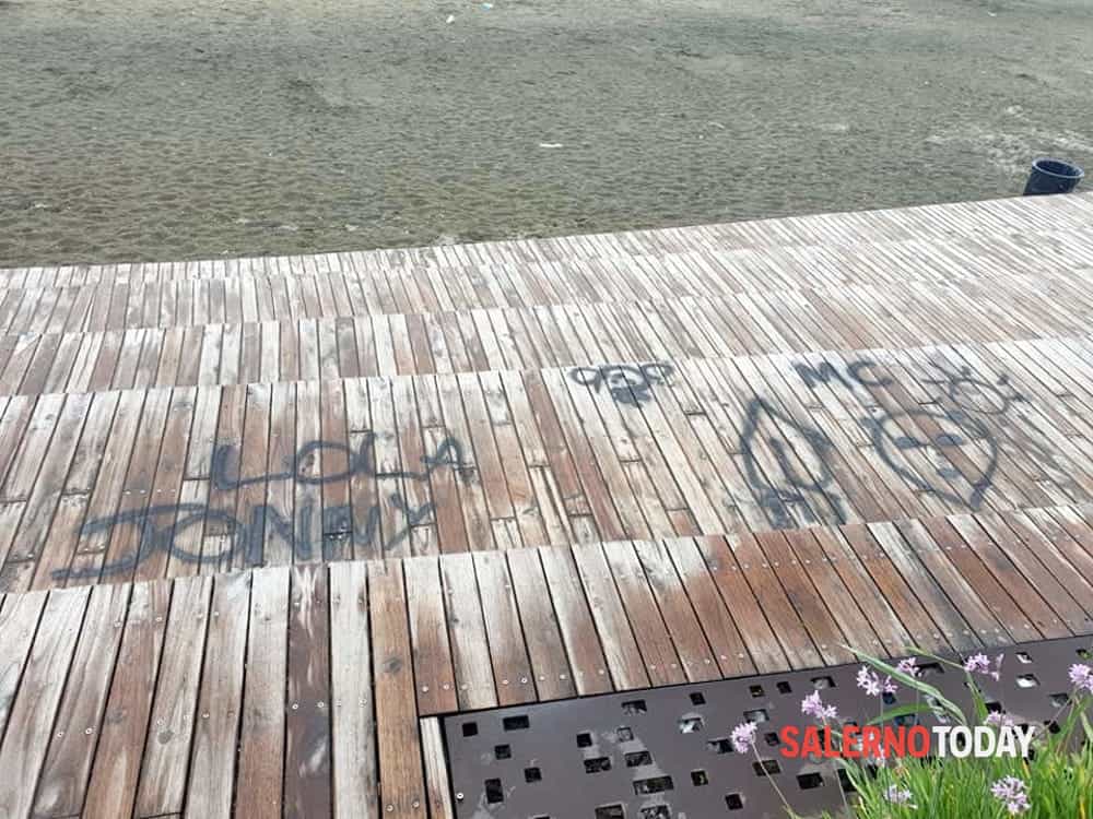 Salerno, vandali danneggiano il solarium di Santa Teresa