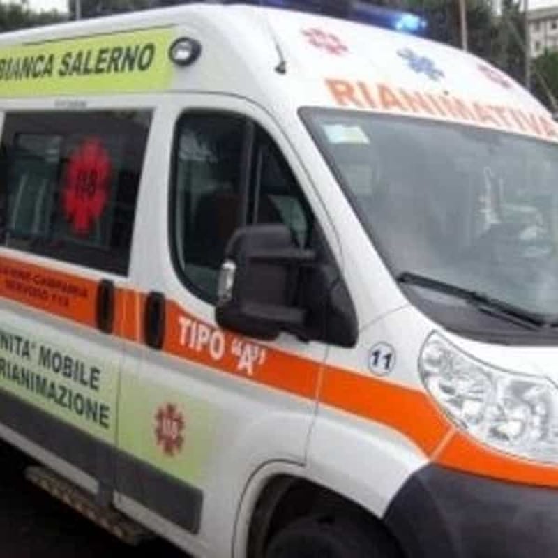 Incidente ad Eboli tra due auto, tre feriti: si indaga