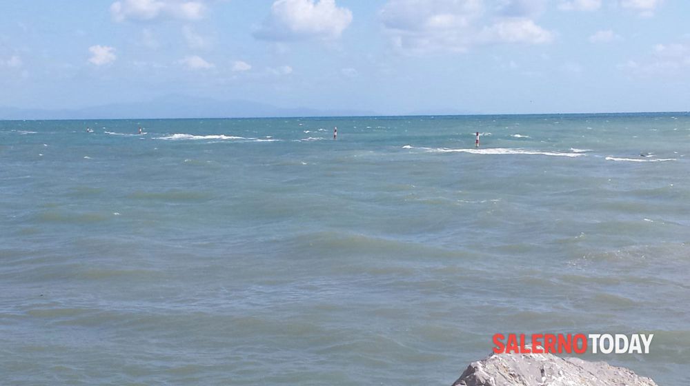 Dramma in mare a Battipaglia: anziano muore in acqua