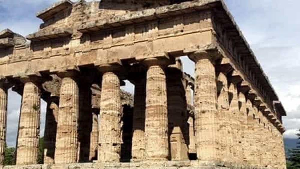 In volo su Paestum: la magia dell’area archeologica al tramonto