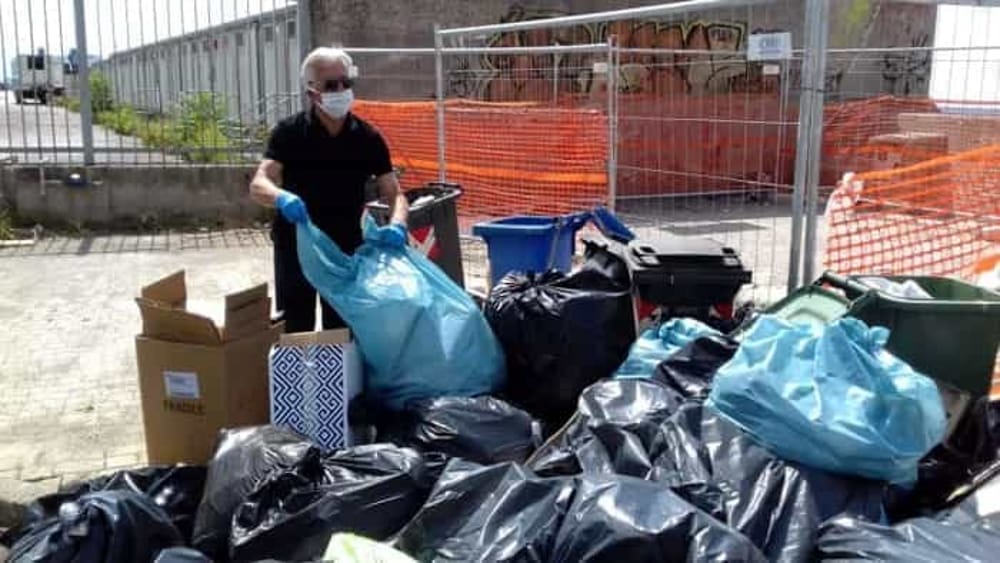 Rifiuti a Salerno, il sindaco: “Puniremo interi condomini per scovare i colpevoli”