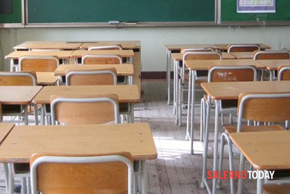 Baronissi, l’opposizione: “No alla ripresa della scuola con presenze alternate in aula”