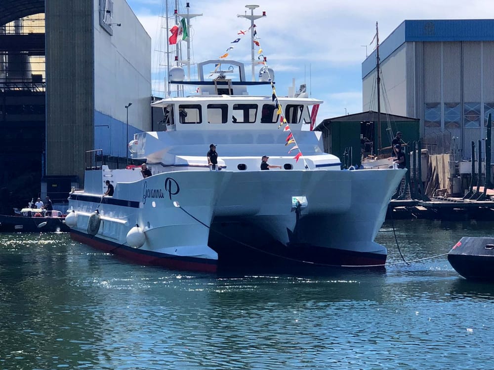 Varo del primo catamarano da pesca più veloce d’Italia: la tradizione cetarese sbarca a Viareggio
