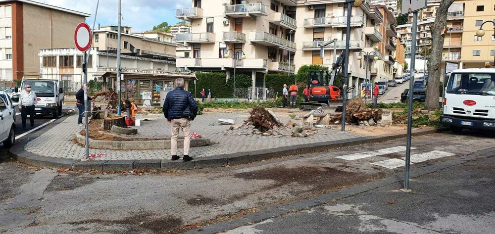 Maltempo a Salerno, rinviata l’apertura della scuola “Alemagna”: nuovo sopralluogo del sindaco