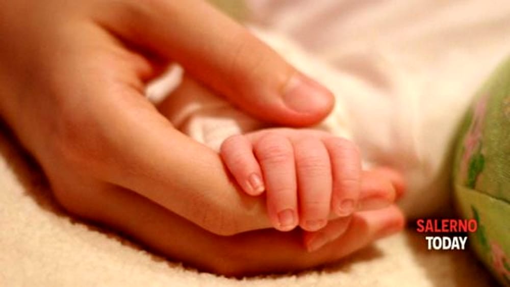 La cicogna fa gli straordinari in provincia di Salerno: boom di nascite in ospedale