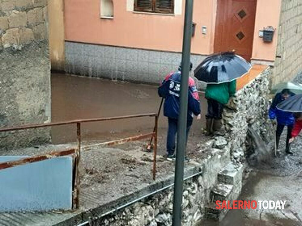 Allarme maltempo, fango e detriti invadono Castel San Giorgio: “Non uscite di casa”