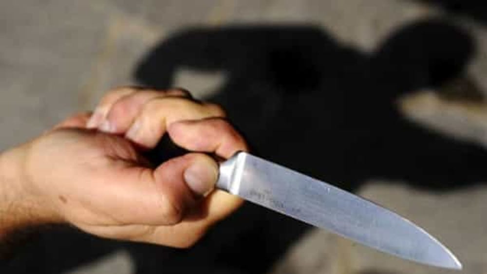 Battipaglia, rissa tra due studenti minorenni con un coltello: uno dei due in ospedale