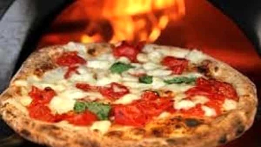 Nuova fase/Pizza a pranzo, delivery e asporto: i locali salernitani si adeguano alle norme anti-Covid