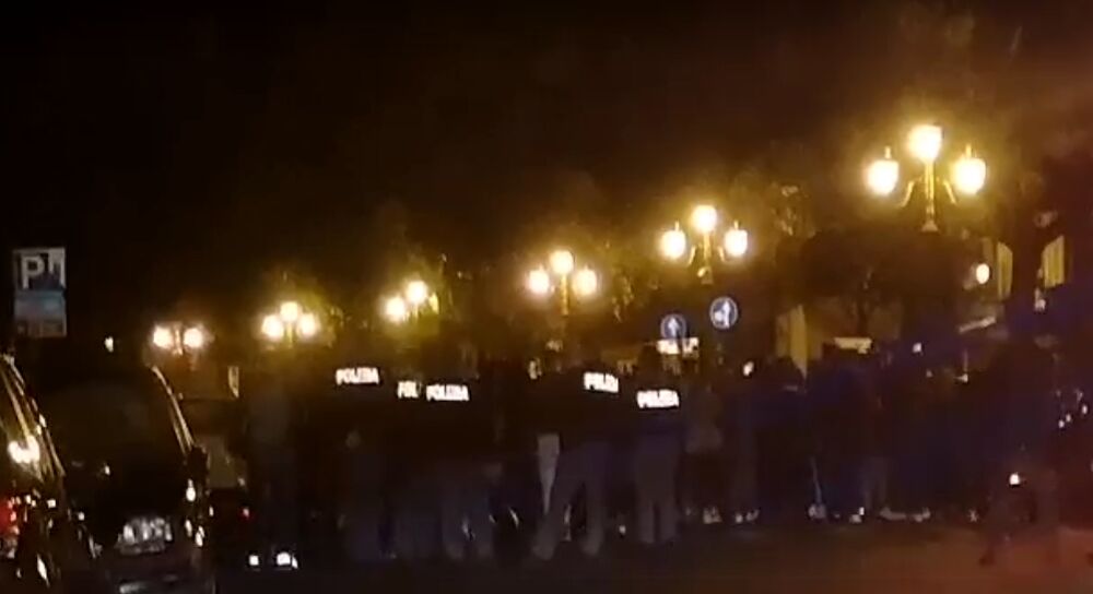 “Libertà: vogliamo lavorare”: l’urlo dei commercianti contro il lockdown, proteste da Salerno a Cava, fino a Nocera