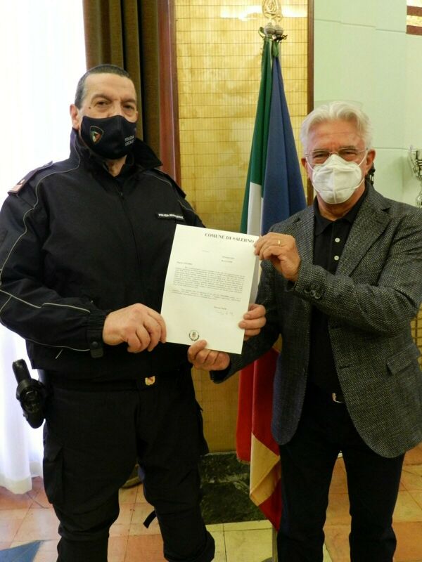 Arresti sulla scogliera: il sindaco di Salerno premia il luogotenente