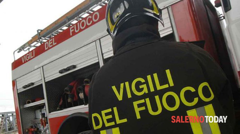 Incendio in un panificio a Montecorvino Pugliano: corrono i pompieri