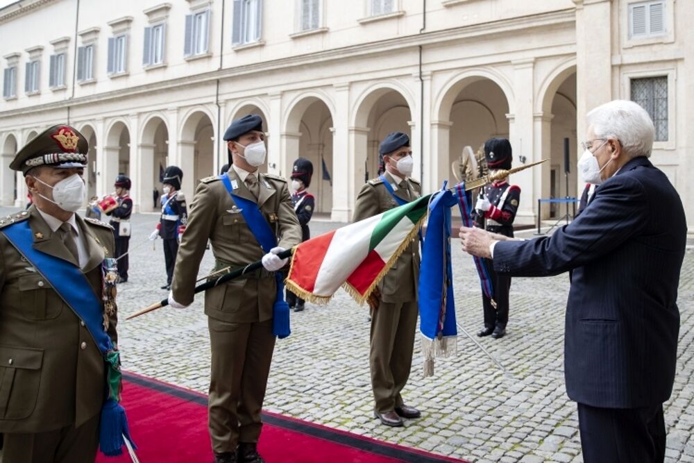 Esercito: Mattarella conferisce la Croce di Cavaliere dell’Ordine Militare d’Italia alle “Guide”