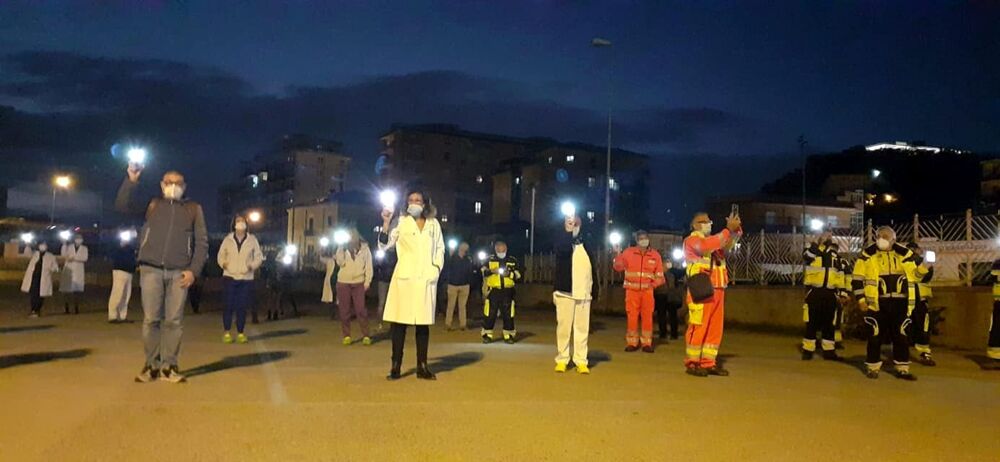 Covid-19: flash mob di medici e infermieri a Nocera, il messaggio di Torquato