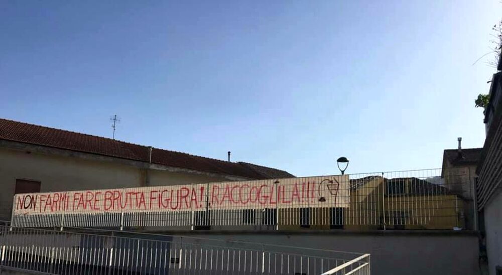 Pellezzano, sanificato il terrazzo di Casal Murino: spunta striscione contro gli incivili