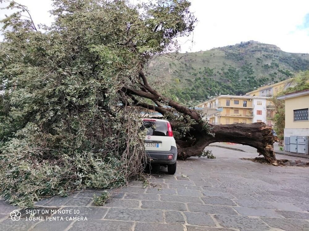 Vento forte e mareggiate: prorogata l’allerta meteo in Campania