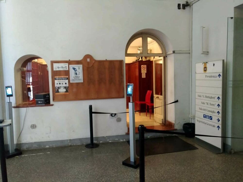 Palazzo Sant’Agostino e musei provinciali: spuntano le colonnine anti-Covid all’ingresso
