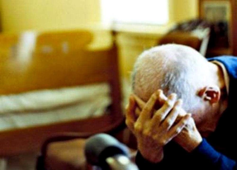 Aggredisce anziano sul lungomare di Sapri: fermato uomo in stato confusionale