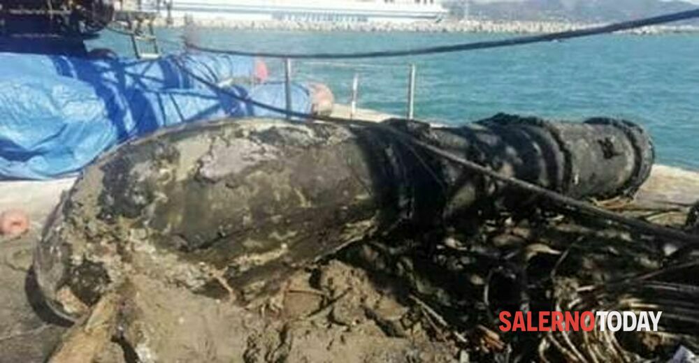 Sorpresa nel porto di Salerno, ritrovato un cannone di epoca borbonica