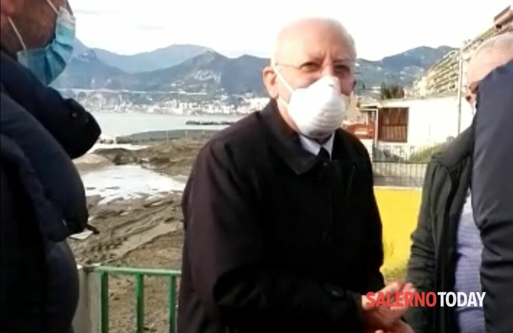 Ripascimento del litorale a Salerno, blitz di De Luca: “A giugno sarà completato”