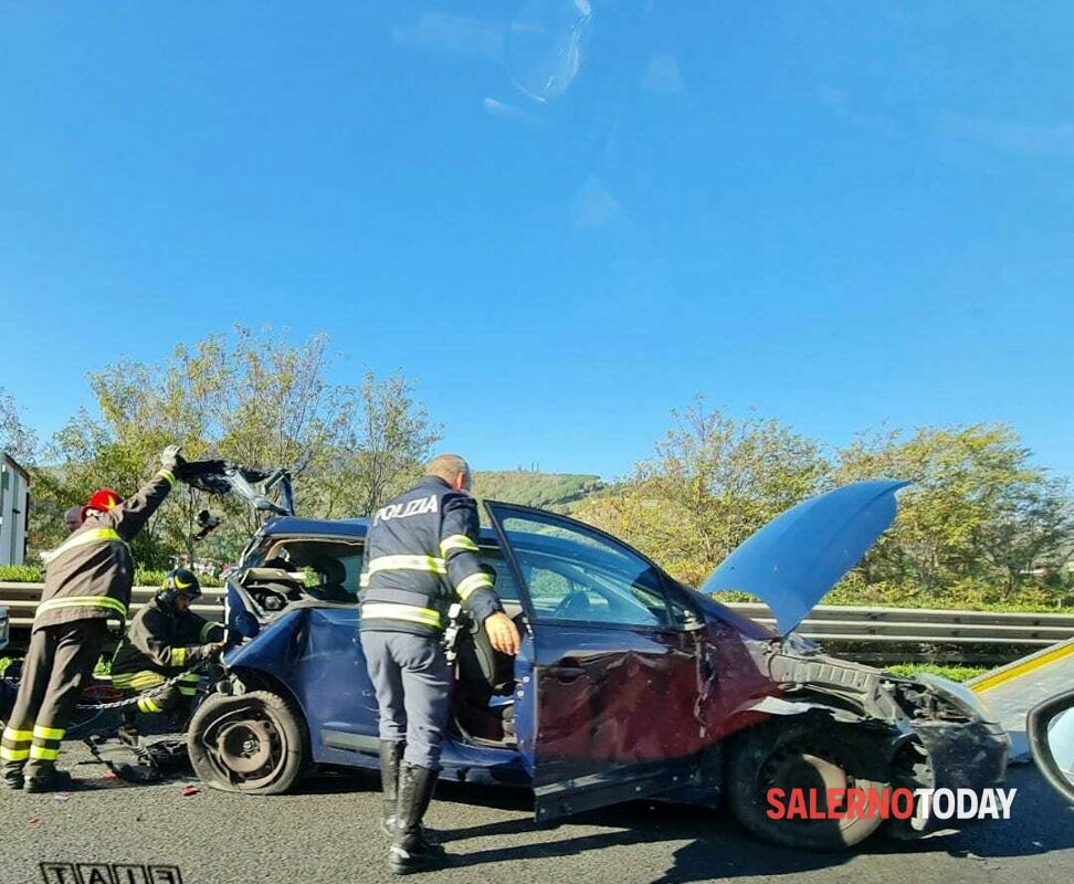 Incidente sul raccordo Salerno-Avellino: traffico in tilt