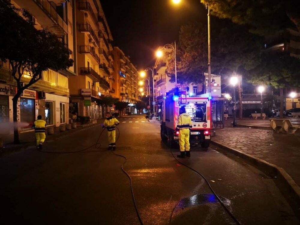 Emergenza Covid-19: prosegue la sanificazione, Protezione Civile in azione a Salerno