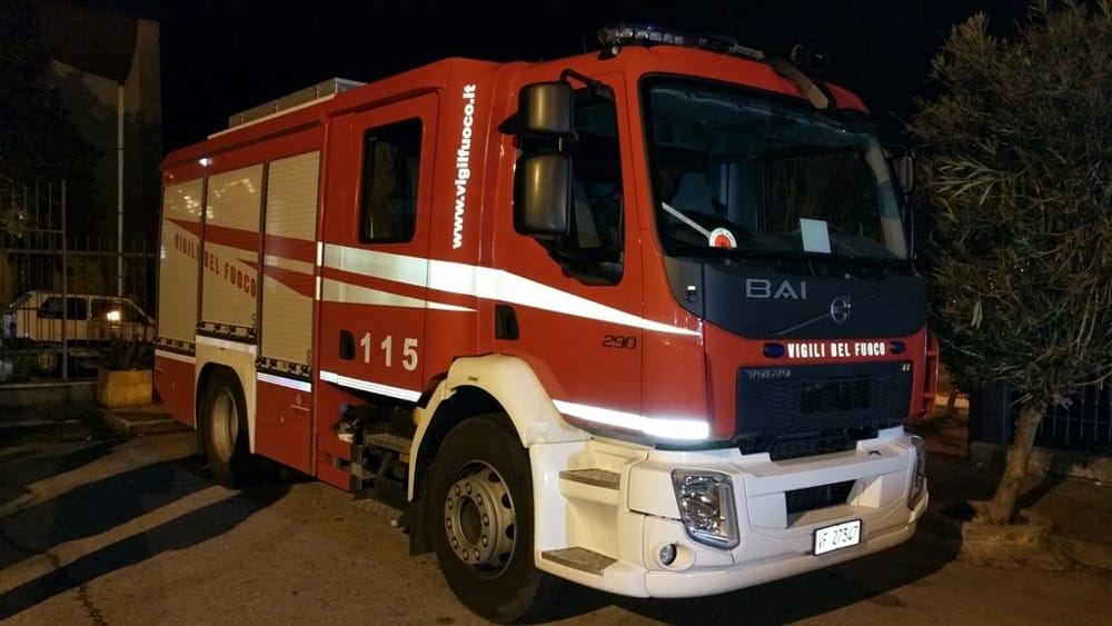 Furgone in fiamme ad Agropoli: indagano i carabinieri