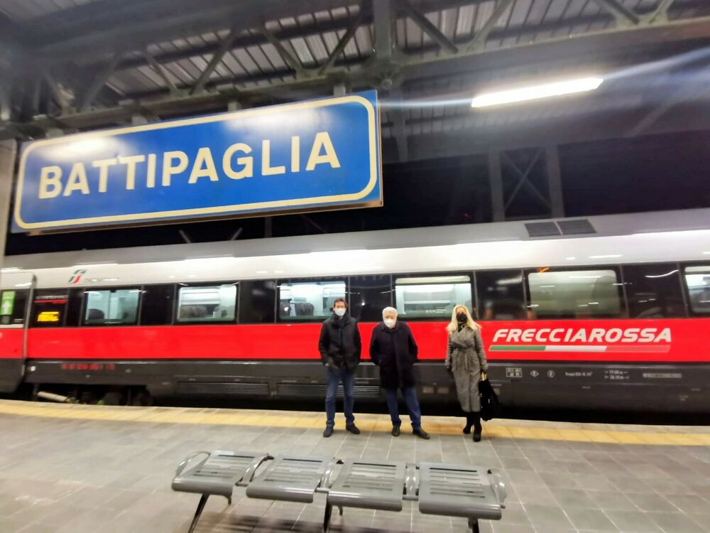 Frecciarossa, prima fermata alla stazione ferroviaria di Battipaglia
