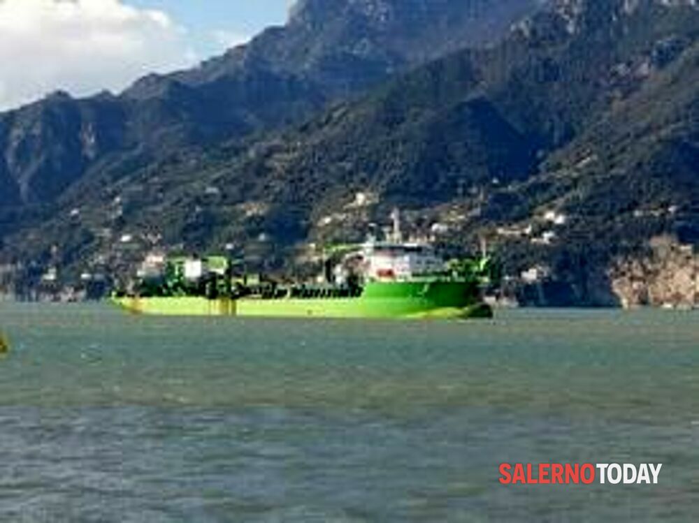 Porto di Salerno: in azione la “Congo Driver”, la più grande draga presente in Italia