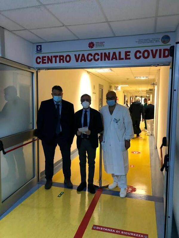 Covid-19, arrivano i primi vaccini al Ruggi. De Luca: “E’ una giornata importante”