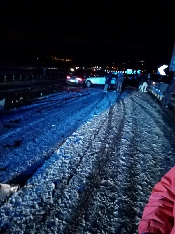 Strada ghiacciata, incidente a catena in autostrada a Pontecagnano: quattro i feriti