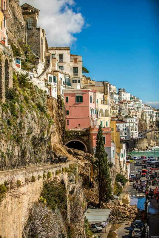 Frana ad Amalfi, sgomberato il materiale in strada: messa in sicurezza e poi rilievi