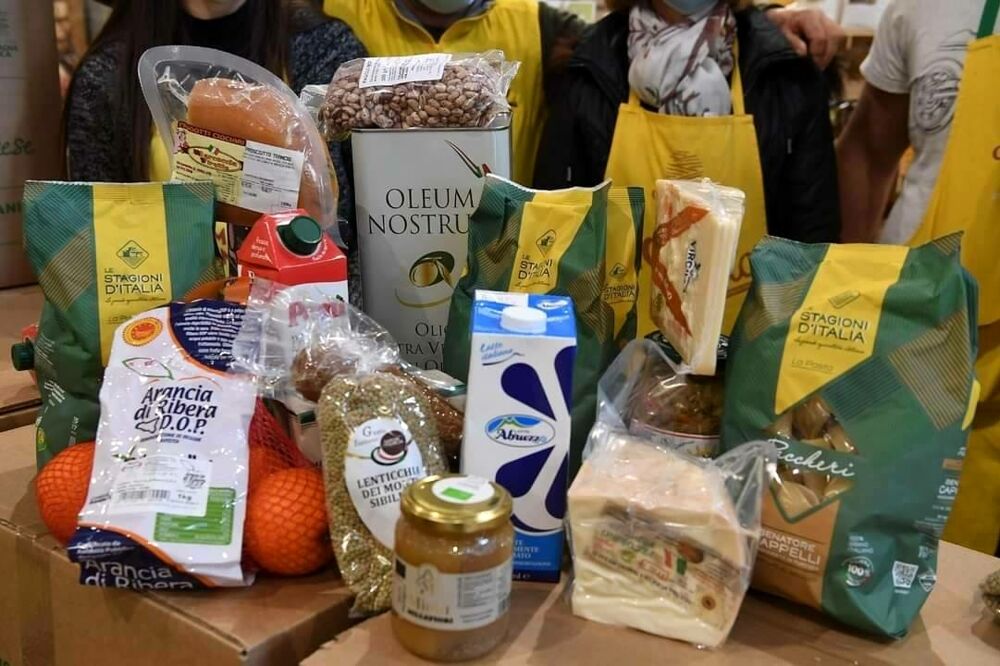 Solidarietà a Salerno: la Coldiretti dona nuovi pacchi alimentari alle associazioni