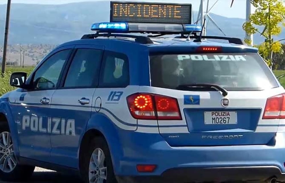 Incidente sul raccordo Salerno-Avellino tra auto e camion