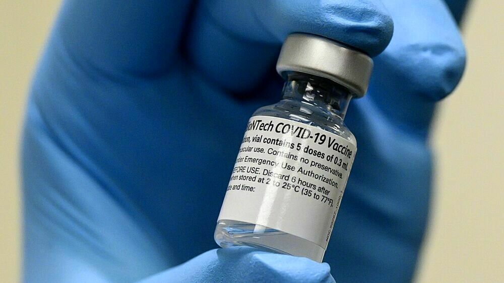 Covid-19, partita la campagna di vaccinazione per gli ultraottantenni: sos truffe nel Cilento