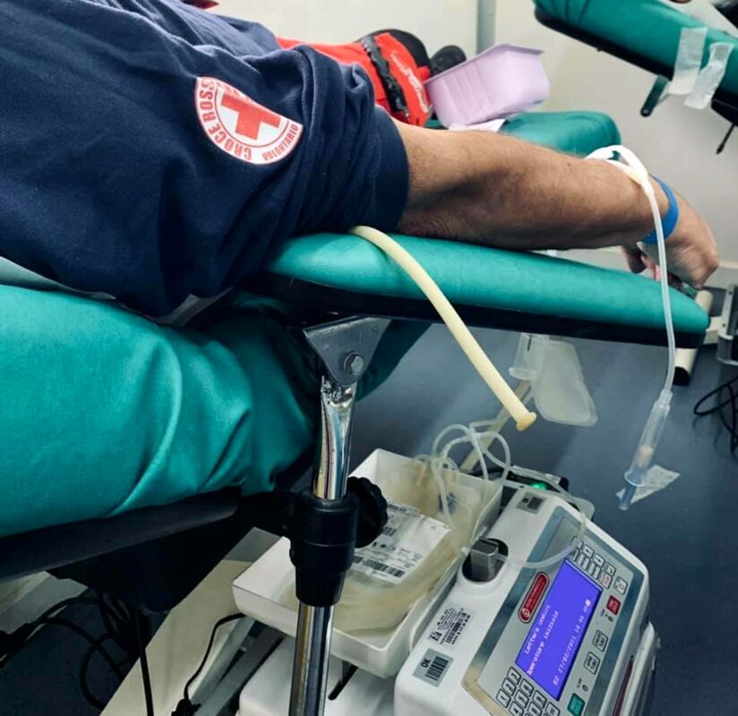 Donazione del sangue ai tempi del Covid: l’iniziativa della Croce Rossa, Romolo offre un dolce ai volontari