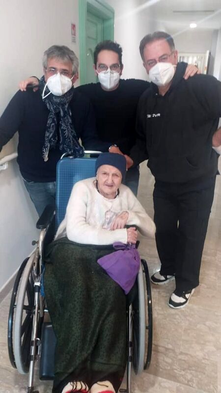 Covid-19, anziana di 106 anni si sottopone al vaccino a Torchiara