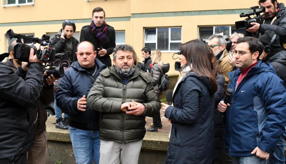 Violò i sigilli per portare i fiori al figlio morto nell’hotel Rigopiano: assolto Alessio Feniello