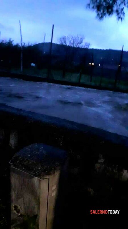 Esonda il fiume Solofrana a Castel San Giorgio: il video