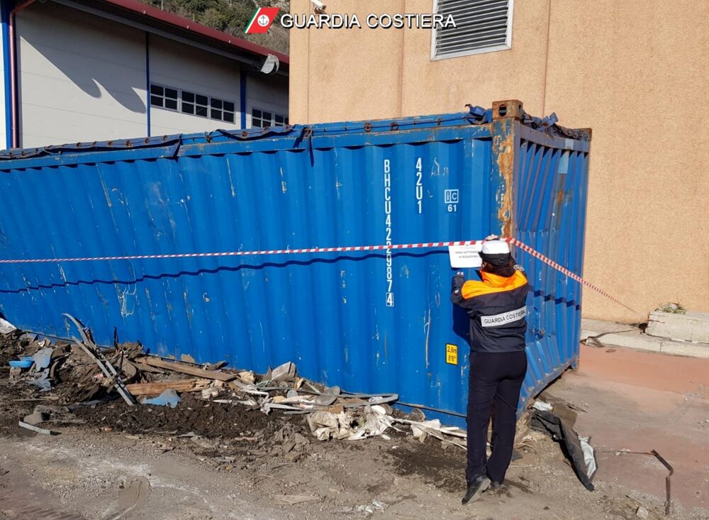 Controlli della Guardia Costiera al Porto: sequestrate 200 tonnellate di rifiuti indifferenziati